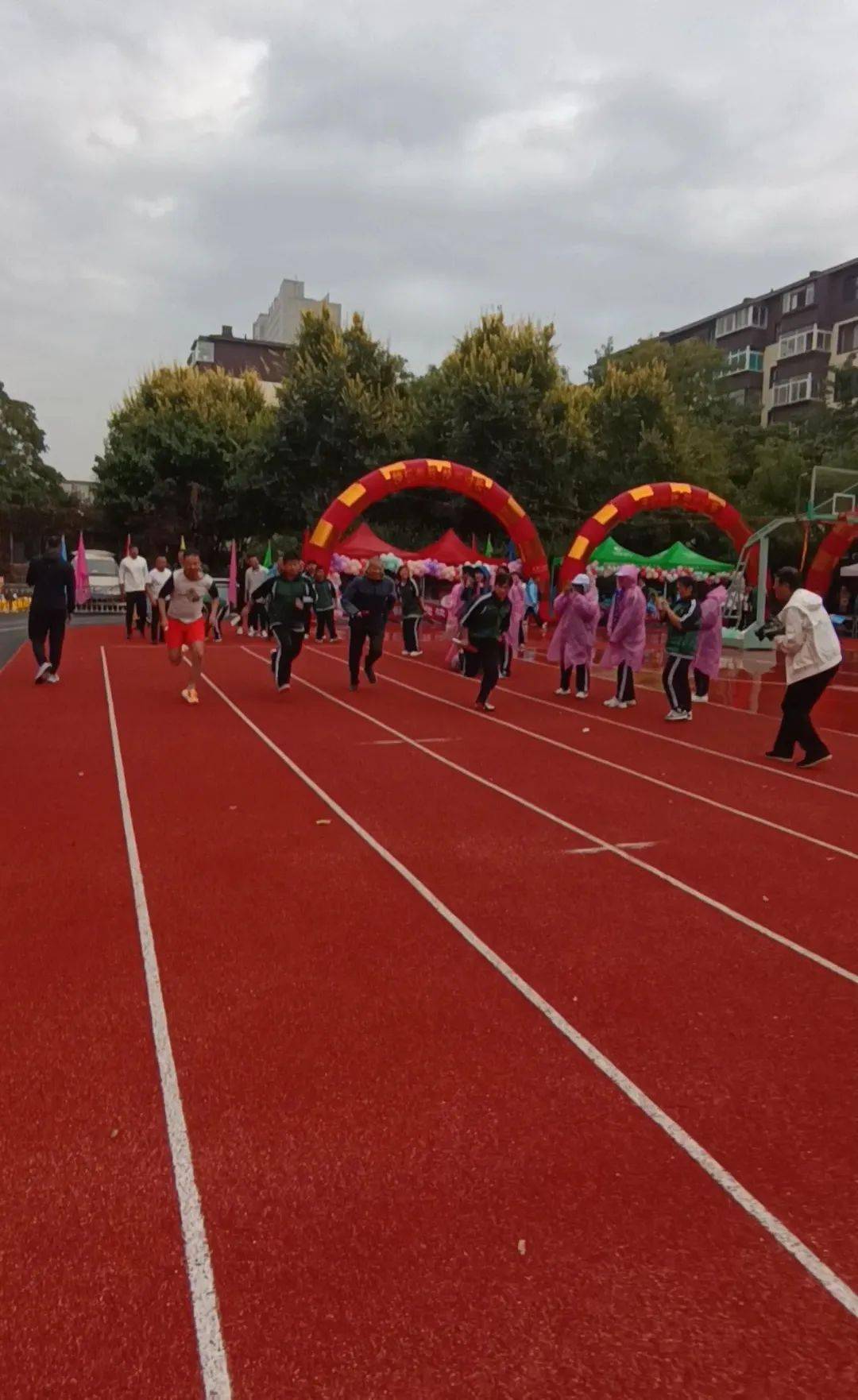 辽阳市特殊教育学校举办全国特奥日系列活动暨第九届趣味运动会_比赛_