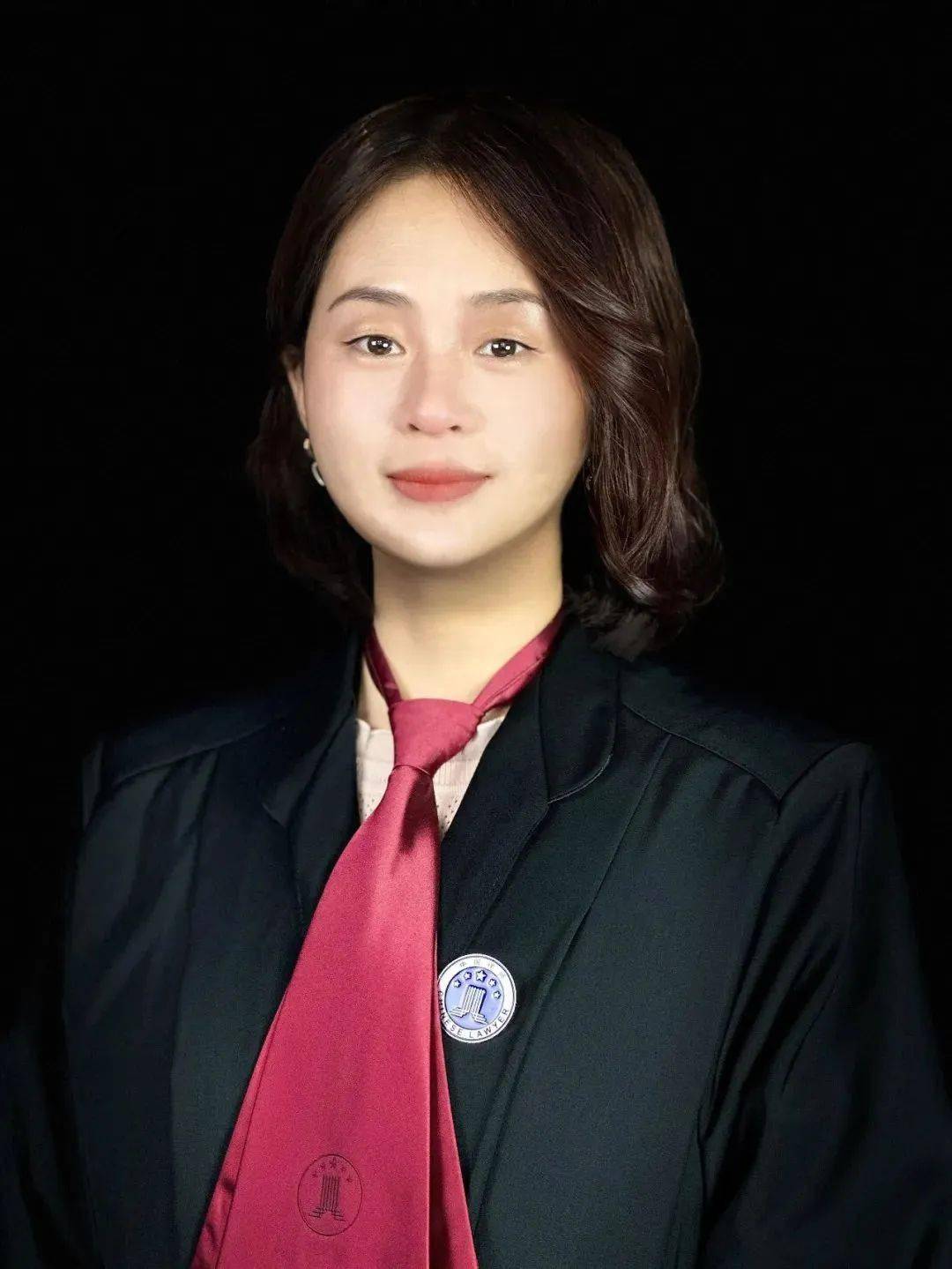 参加授袍仪式并宣誓的新晋律师代表有:和哲,赵敏敏