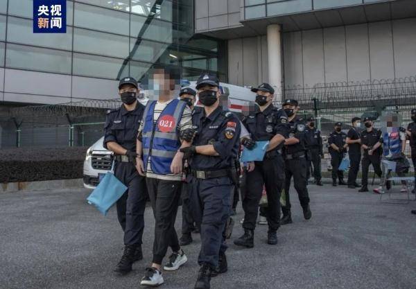 417名跨境电信诈骗犯罪嫌疑人从菲律宾被押解回国_网络_案件_警方
