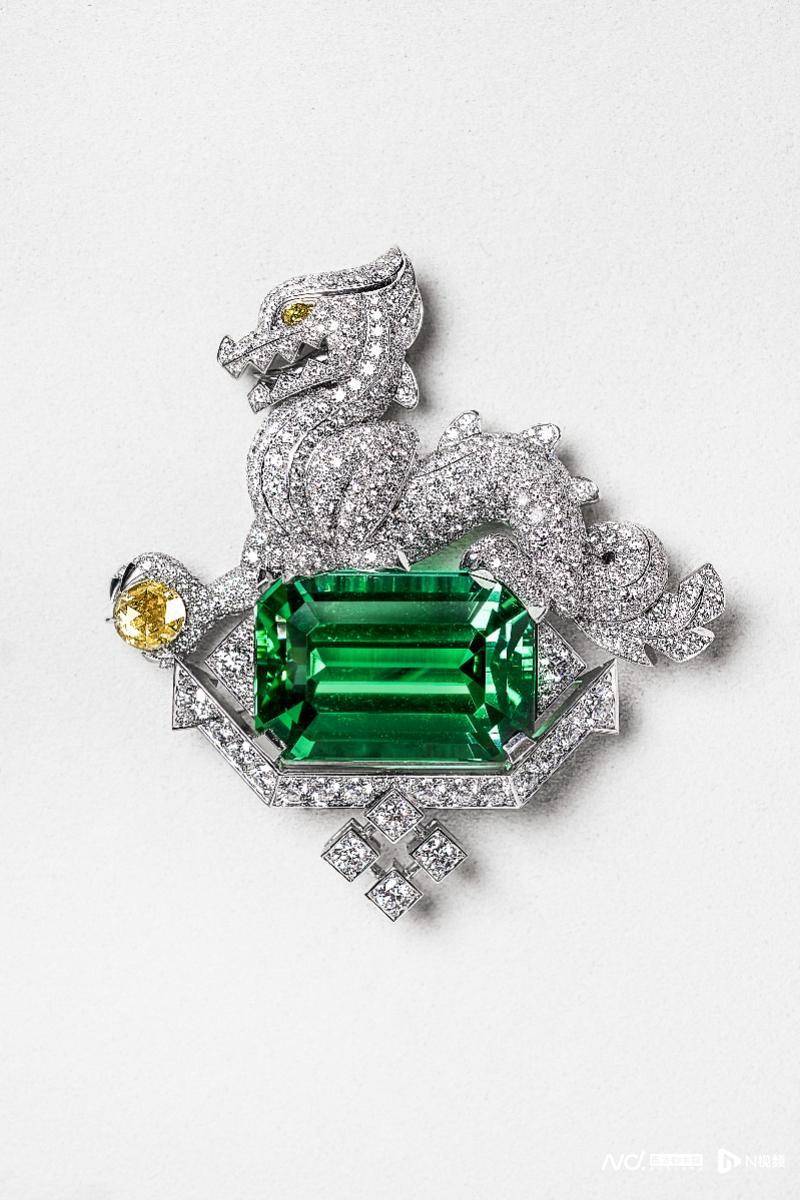 ������ȫ�¸߼��鱦չ�ڱ������������У�չ��380�����Ʒ