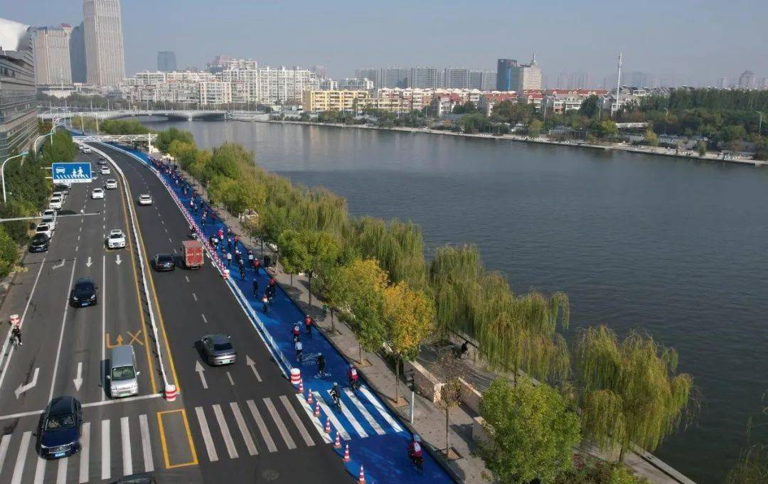 由劉莊橋沿海河東路經光華橋,國泰橋,富民橋,海津大橋,春意橋至吉兆橋