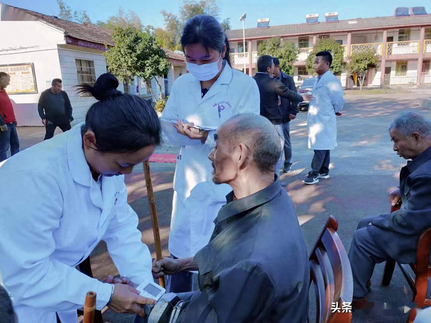 重阳节之际——双溪中心卫生院为孤寡老人送健康_义诊_双溪桥镇_活动
