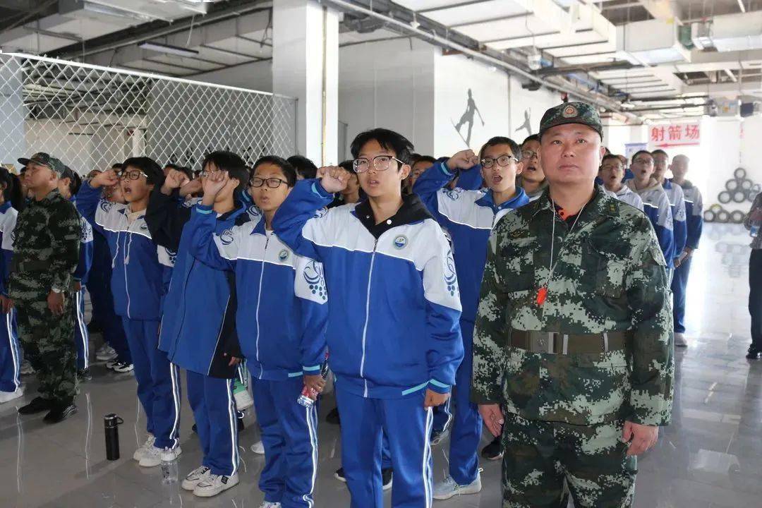 东胜区大兴中学赴青少年综合实践中心万家惠营地开展综合实践活动