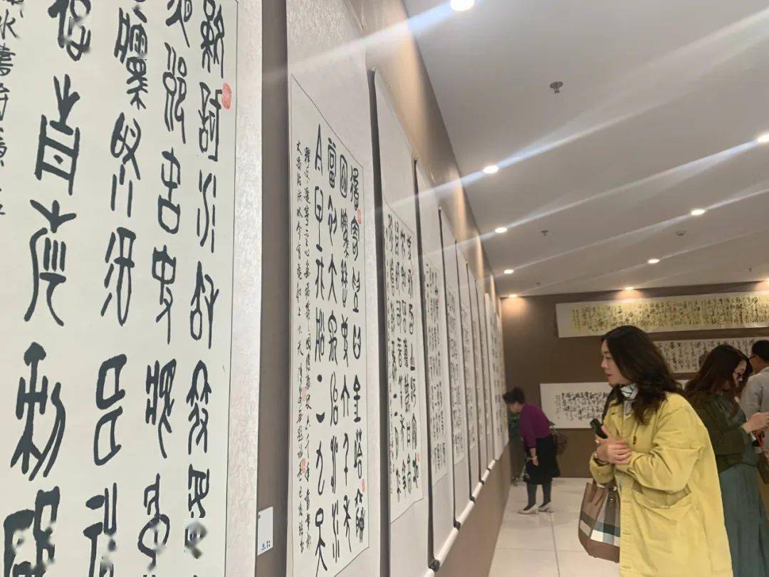"策杖老人六体书法展——邓清远先生个人书法展"在贵州省图书馆北馆