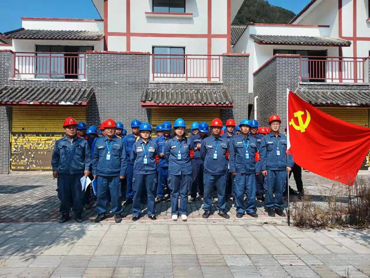 毕节市郊供电局海子街供电所牛凤贤:执奋斗之笔 书写青春华章_工作