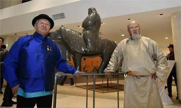 2023年10月6日,中央美院雕塑系教授申红飙与蒙古国雕塑家沙·齐木德