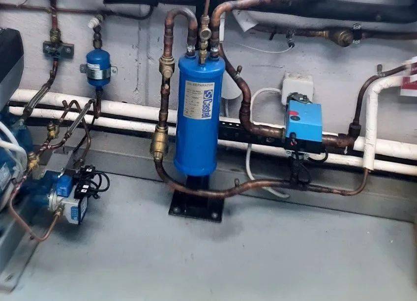 制冷设备为什么要安装油分离器?_润滑油_压缩机_castel