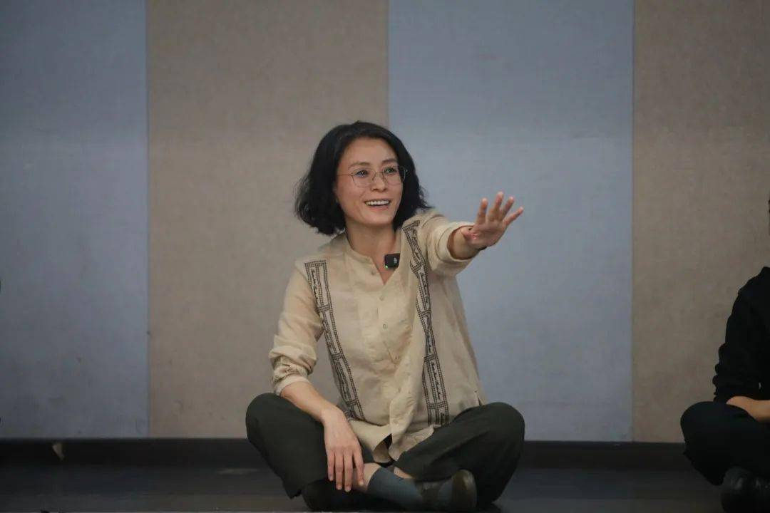 中央戏剧学院教授,国家一级指导张京棣以《如何训练形体的表现力》