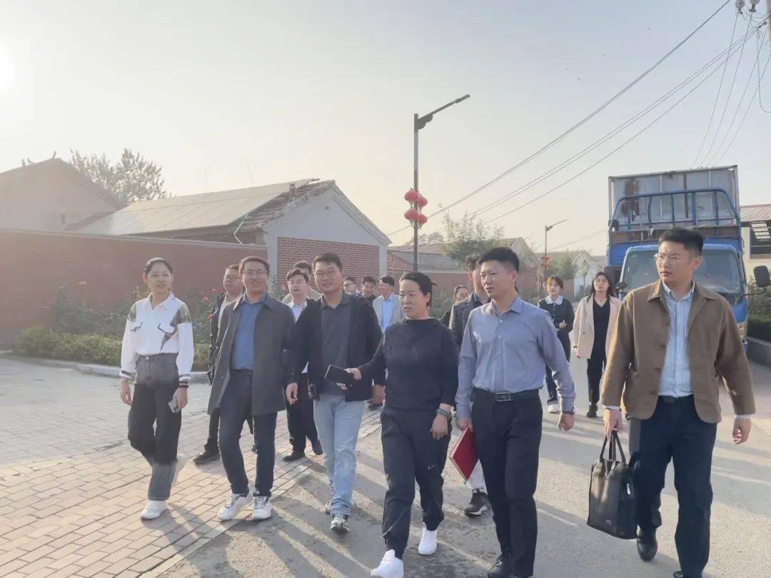 天津市西青区委组织部来李大人庄村开展参观交流_河北屯镇_王文侠_的