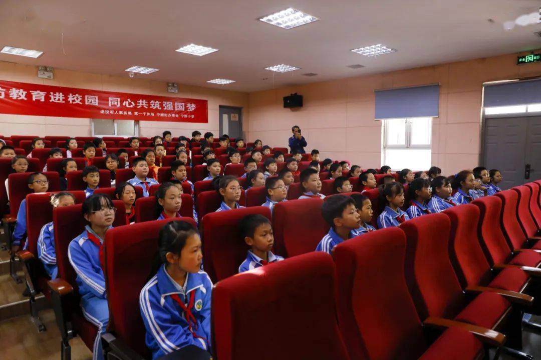 公安河北分局联合宁园小学举办 "书香校园添警色,护航青春助成长"读书