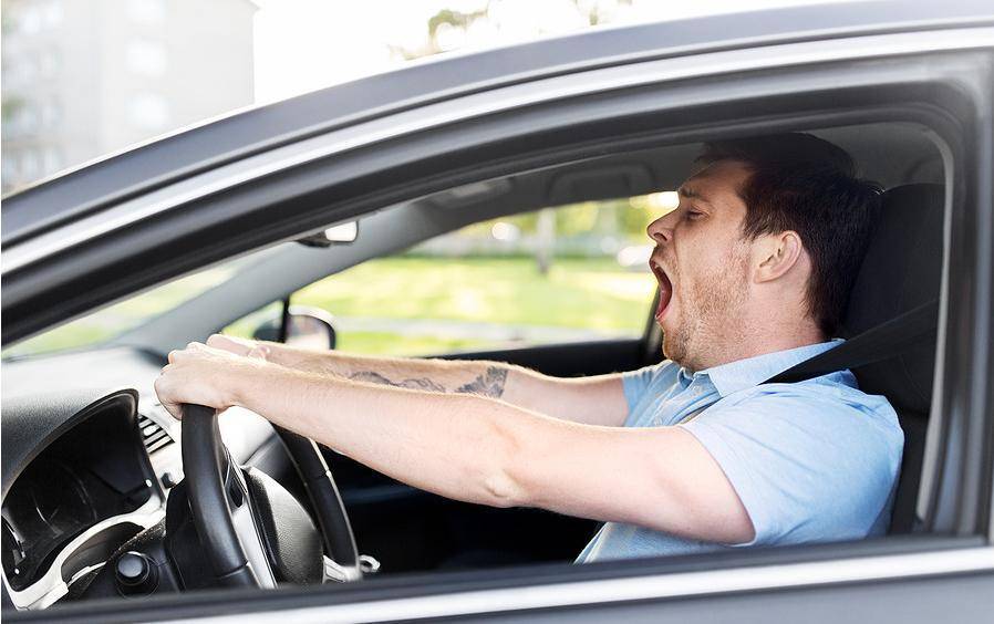 长途开车犯困怎么办?别再喝红牛了!