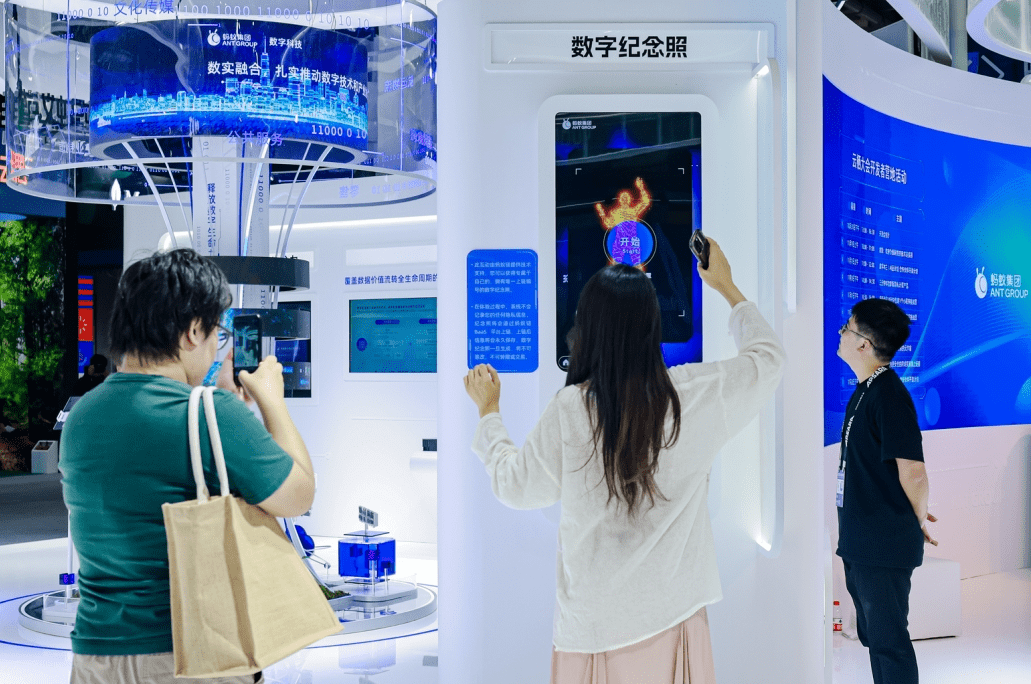 蚂蚁CEO韩歆毅：在AI时代坚守创业初心 以技术驱动解决社会问题