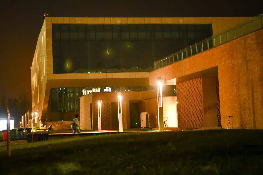 安徽财经大学夜景图片