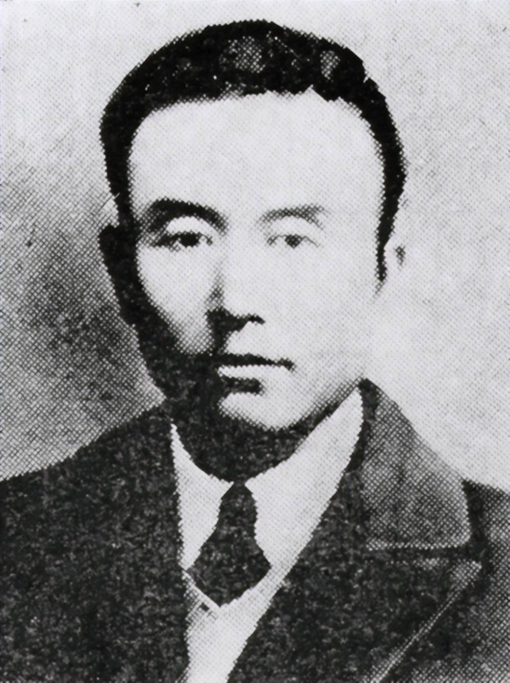 "委屈一下杨司令!"孙仲文黑着脸说道.