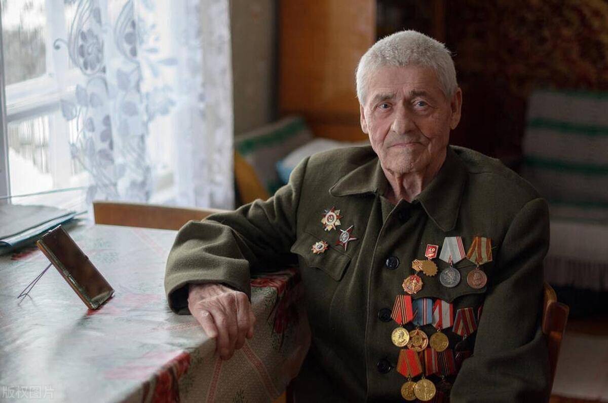参加过二战的老兵,尤其是咱们知道,俄罗斯对二战老兵是非常尊重的