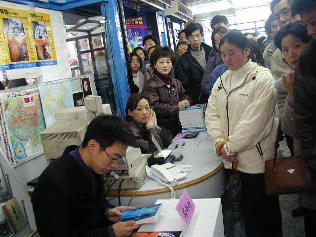 1月23日,组织邢育森,安妮宝贝,宁财神,李寻欢,何从,花过雨等作家举行