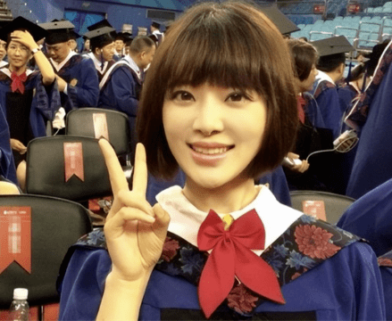 当两人相识时,距离陆川和他的前女友秦岚分手还不久,因为两人分手并没