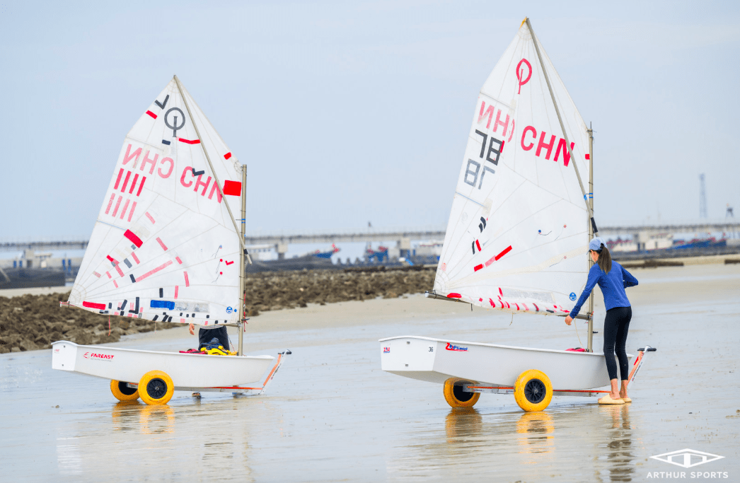 全国顶级帆板,风筝板赛事在北海举行,演绎海上版"速度与激情"!