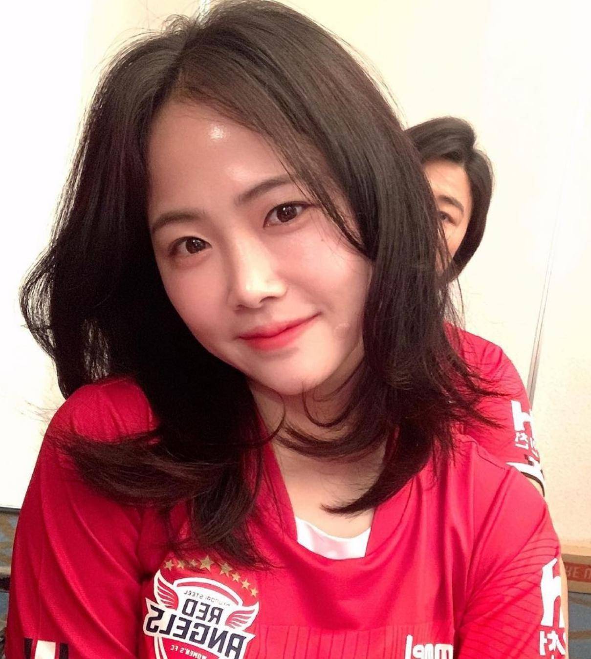 叫板韩国足坛第一女神李玟娥!