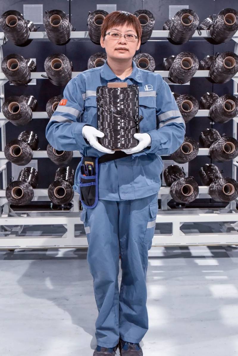 绿色海港》汪正明-上海国际港务(集团)股份有限公司▲《蓝海擎风》