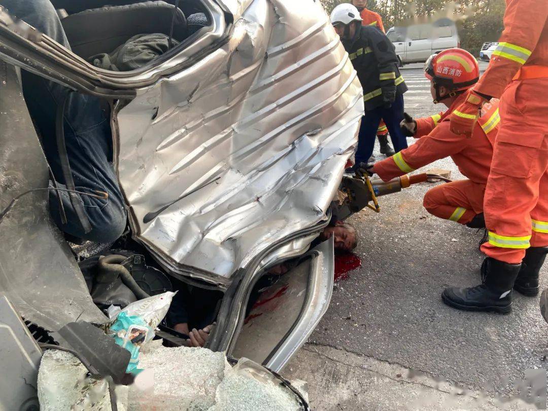 支队立即调派接警后发生一起交通事故清徐县208国道路段山西省太原市