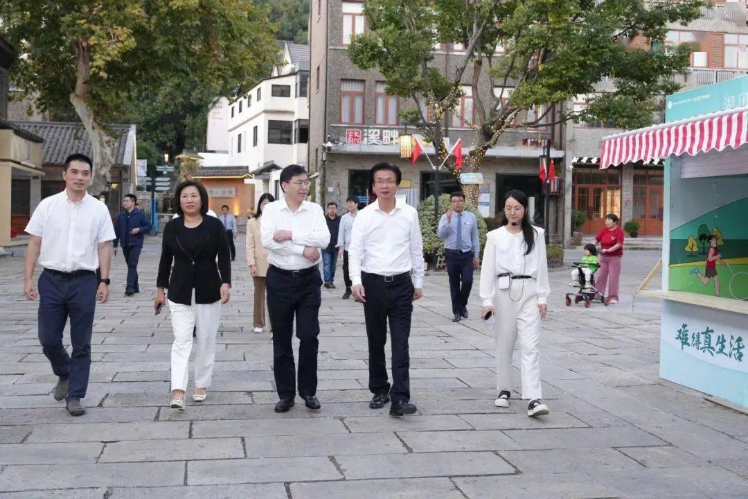 省人大环资委主任委员陈龙,副主任委员张金根,陈浩等参加,市委常委,区