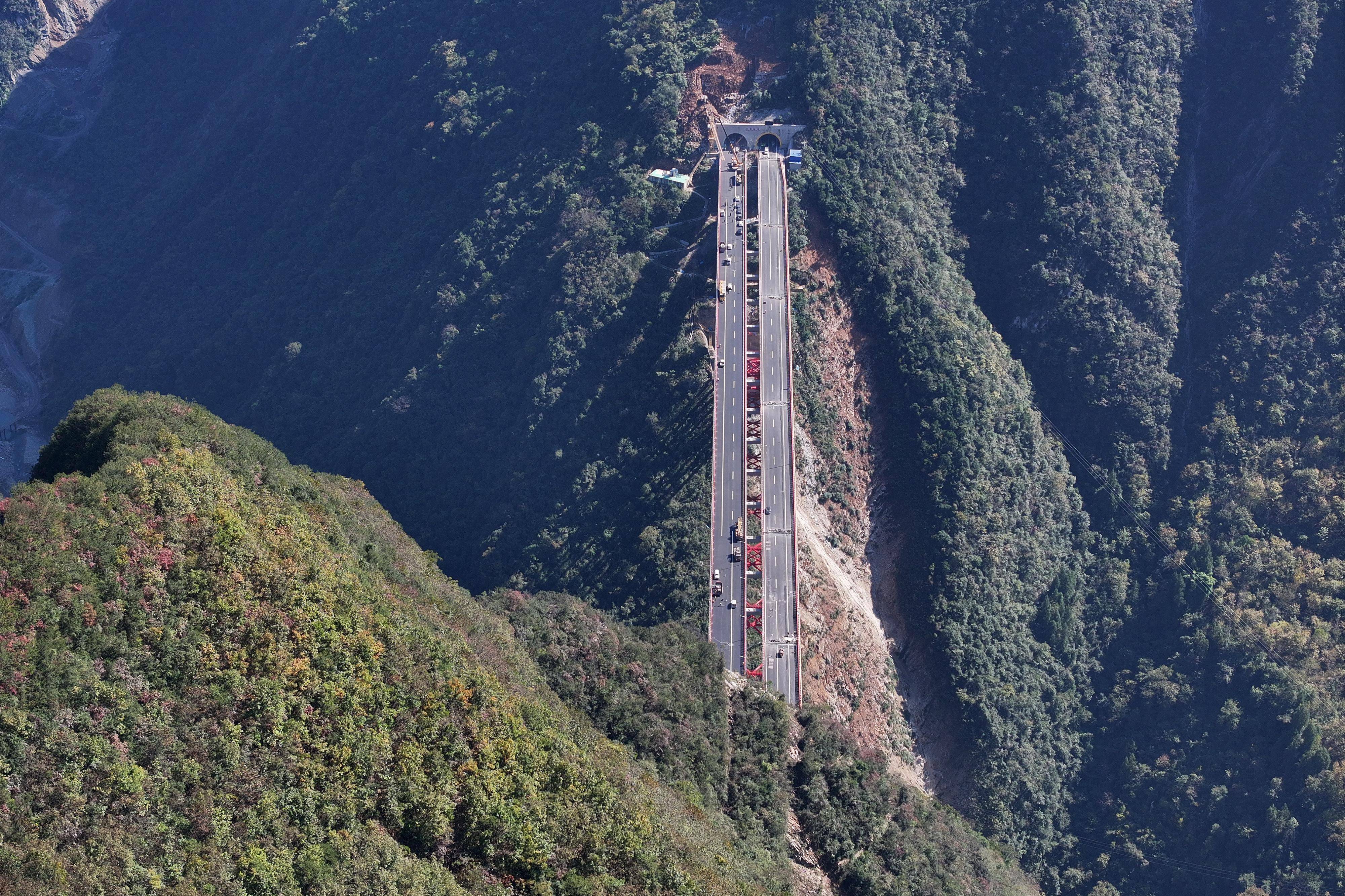 (新华全媒 )巫镇高速通车在即 陕西重庆连起高速公路新通道