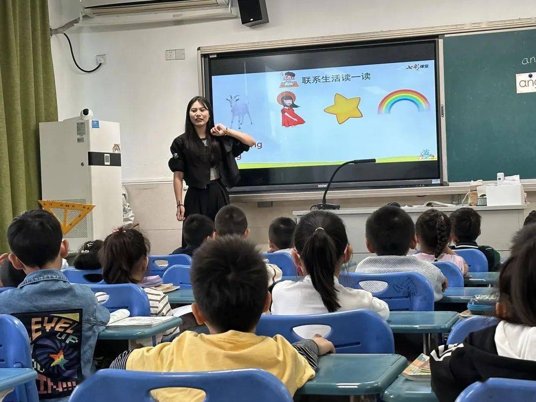 逐光而今正当时——乔司小学新教师亮相课_教学_进行_课堂