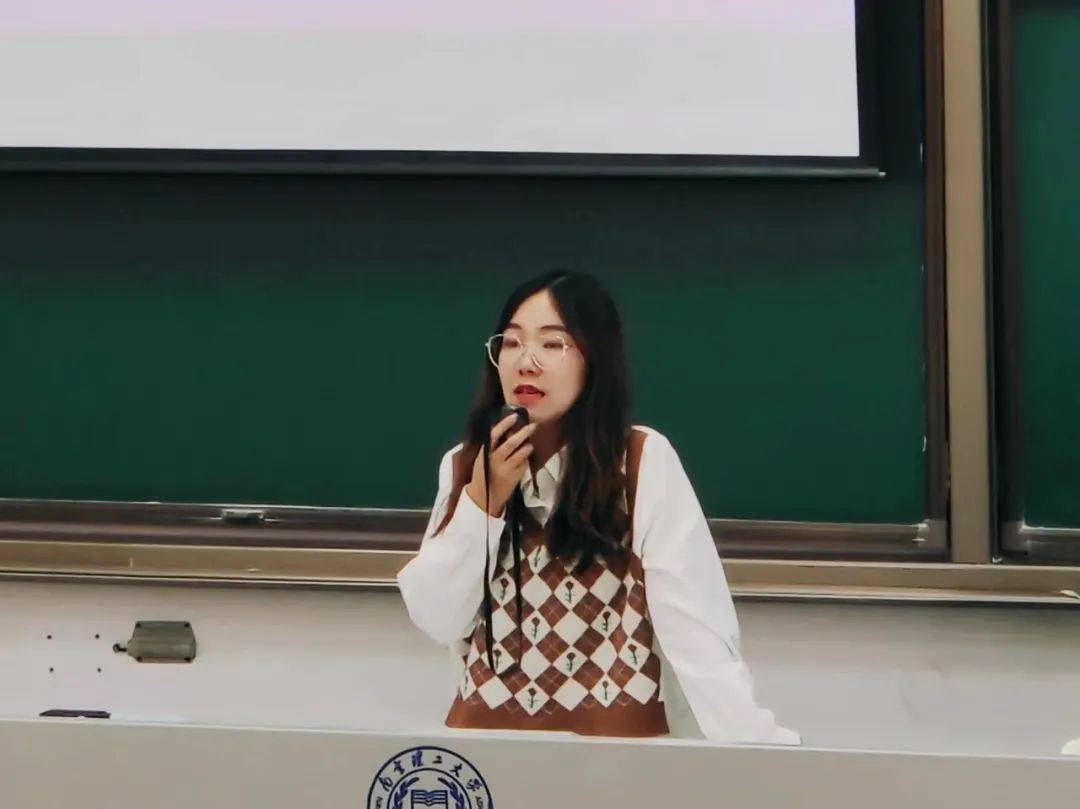 我校举办第20期辅导员年级大会示范观摩活动_内卷_郝海玲_生活