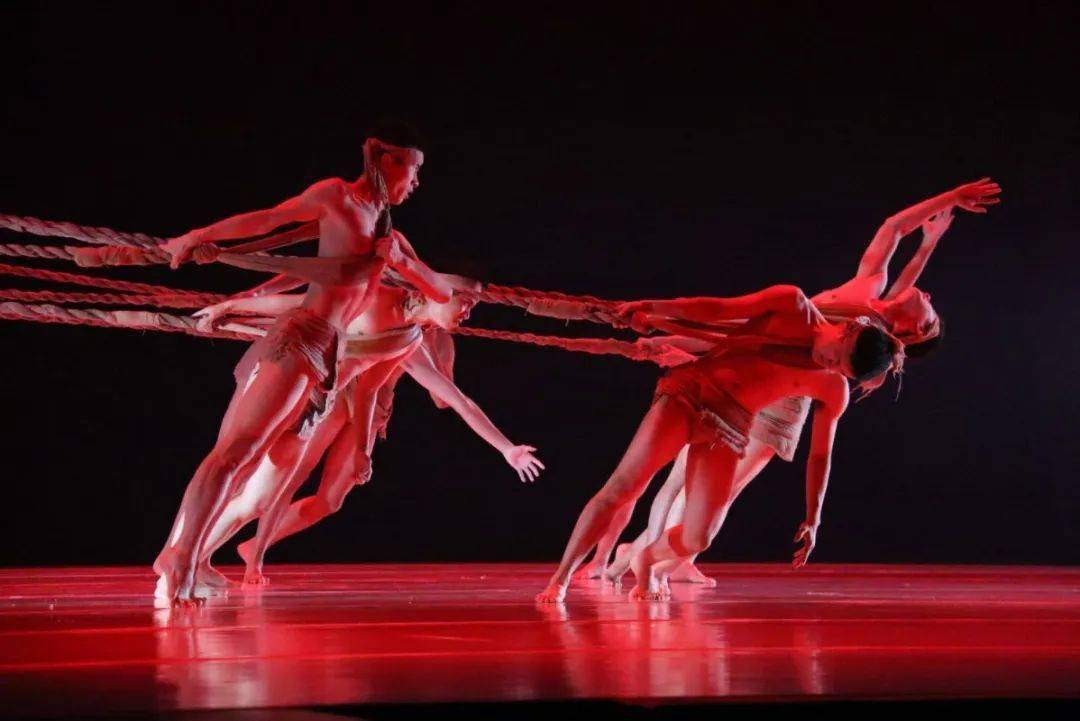 舞蹈史诗《黄河》大幕开启,这个夜晚激昂澎湃