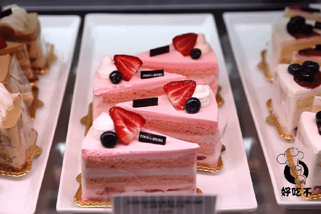 特色面包-可颂-tous les jours橱窗里摆满了金黄酥脆的可颂,琳琅满目