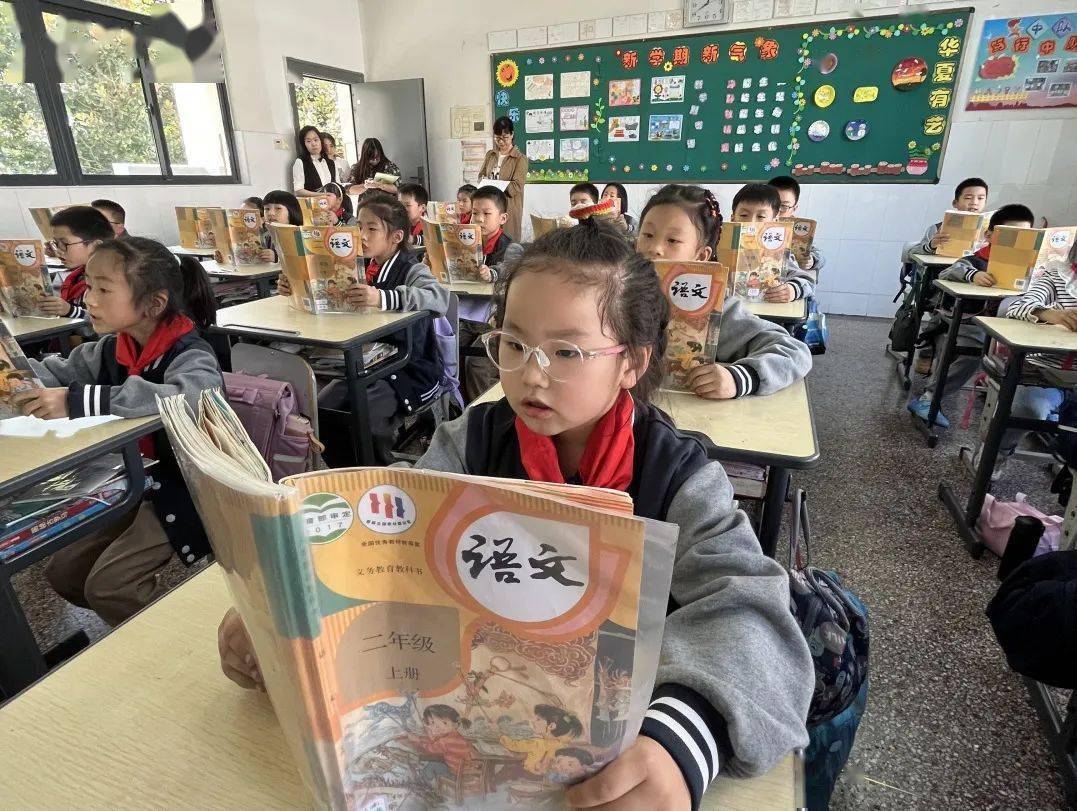 润童年——记凤翔实验学校小学部二年级诵读比赛_陈颖洁_陈静怡_书香