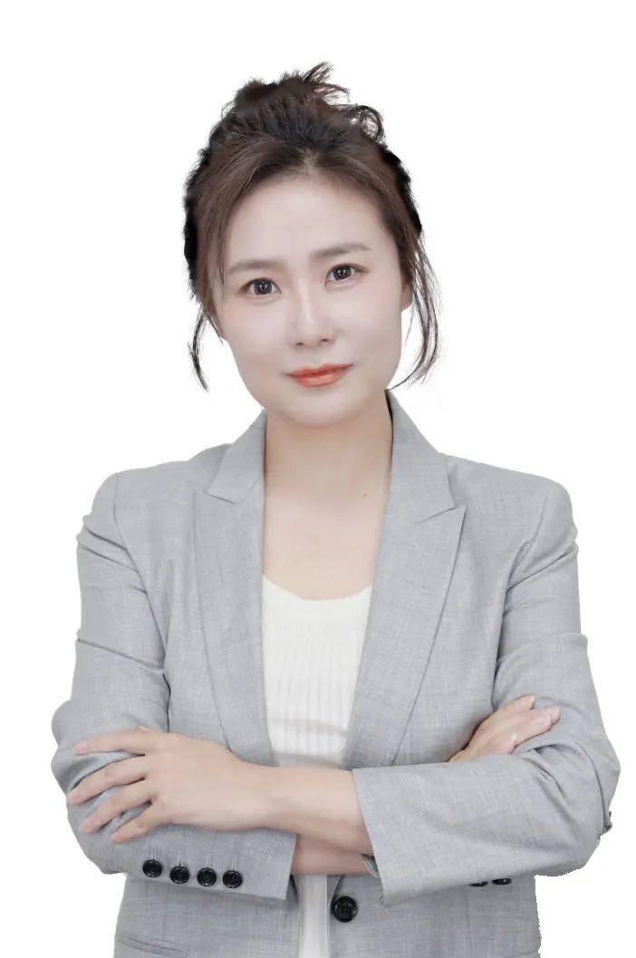 清华大学梁爽教授以"大学日语口语教学的改革与探索"为题,介绍了清华