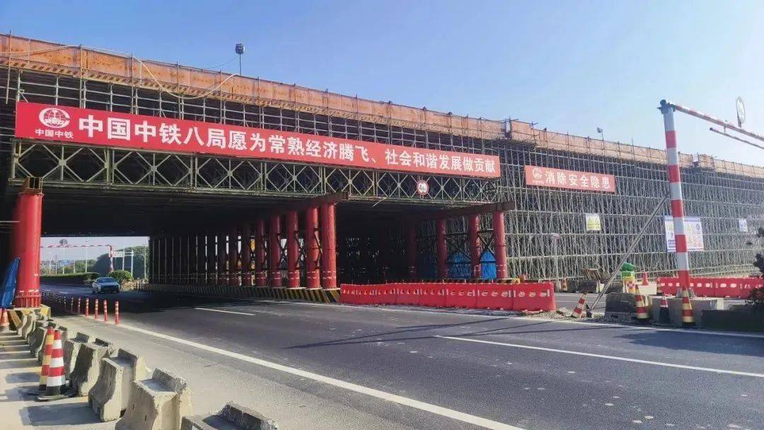 这条高架全力冲刺四季度_施工_交通_国道