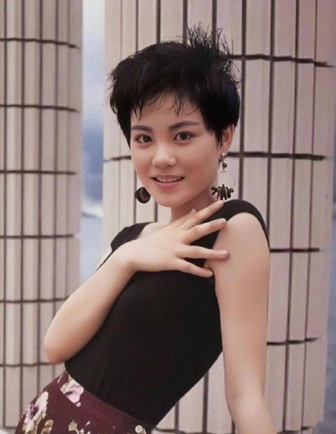 当时他们正年轻,芳华的模样(138张老照片)_邓丽君_陈晓旭_郭晶晶