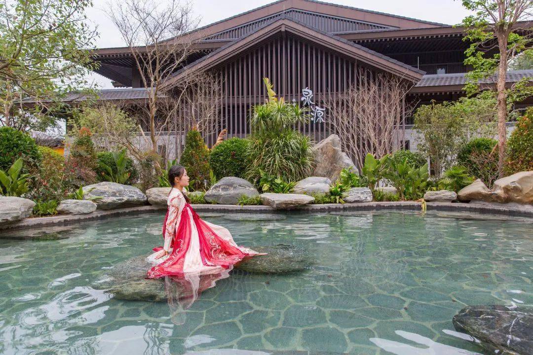 泡南药汤泉,打卡"唐风古城"!篝火晚会看烟花~_小镇_岭南_星空