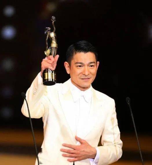 快来吸"三金影帝"梁朝伟的事业运!_王家卫_伟仔_颁奖礼