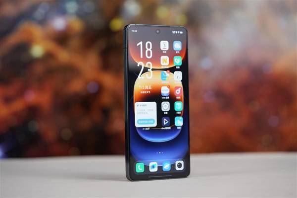 “**舷窗”吸睛！iQOO 12赛道版图赏(图5)