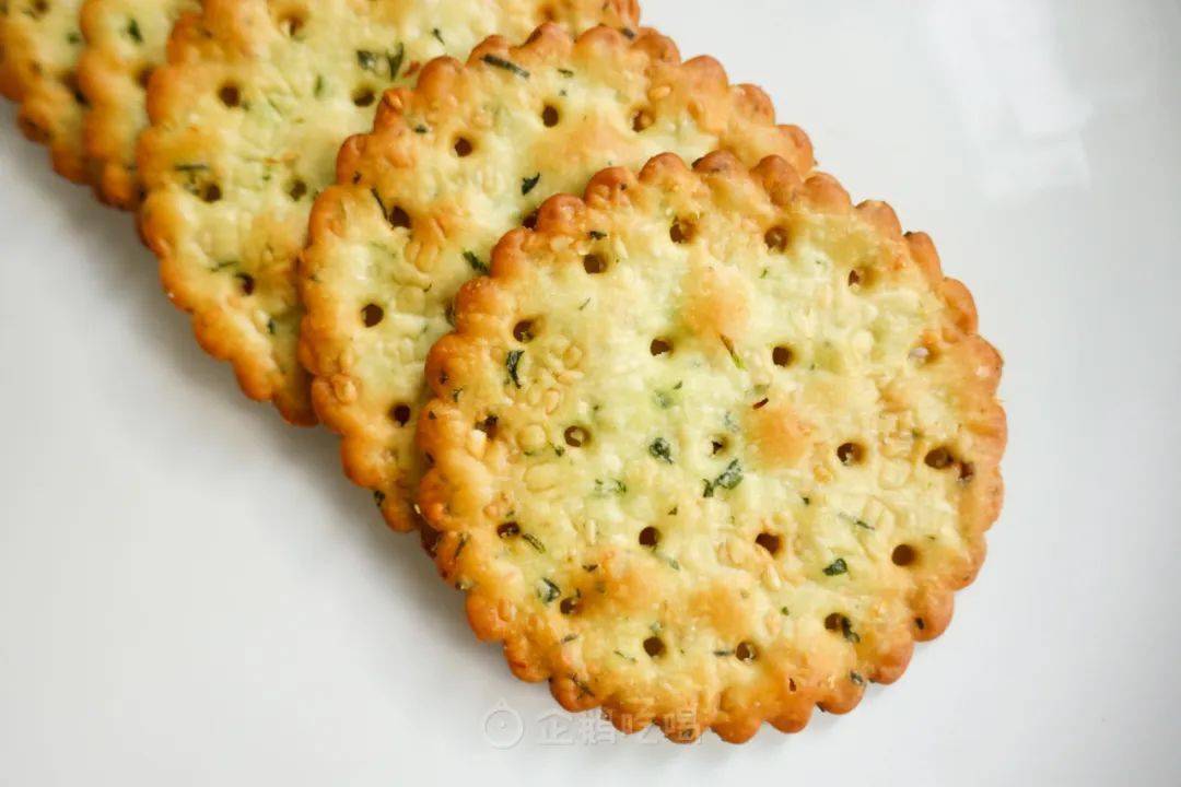 也是在60年代,嘉顿还推出一款香葱薄饼,用的都是平价本地食材:洋葱头