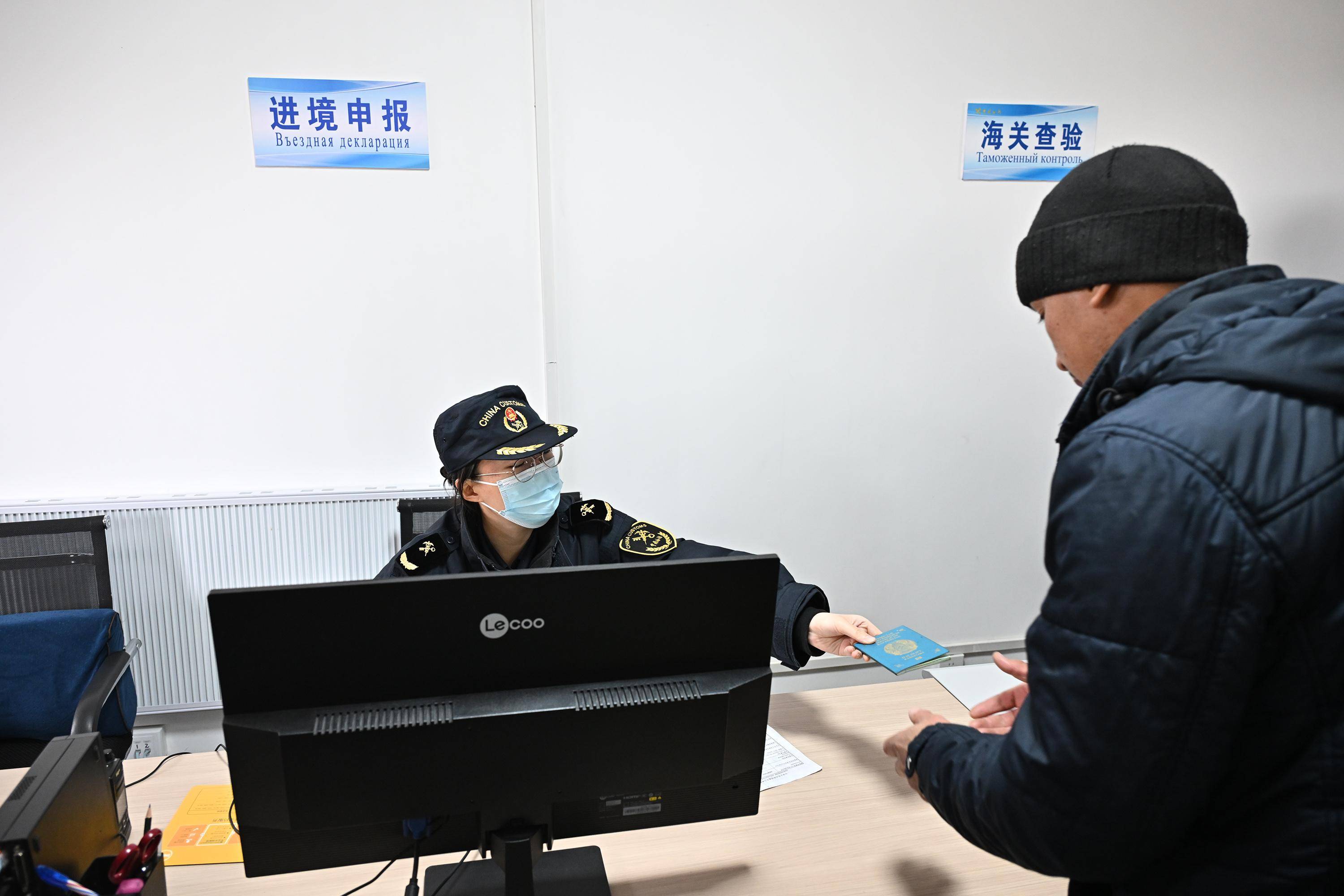 (新华全媒 ·四季看新疆之走进口岸看新疆)新疆阿拉山口口岸见闻_李鑫