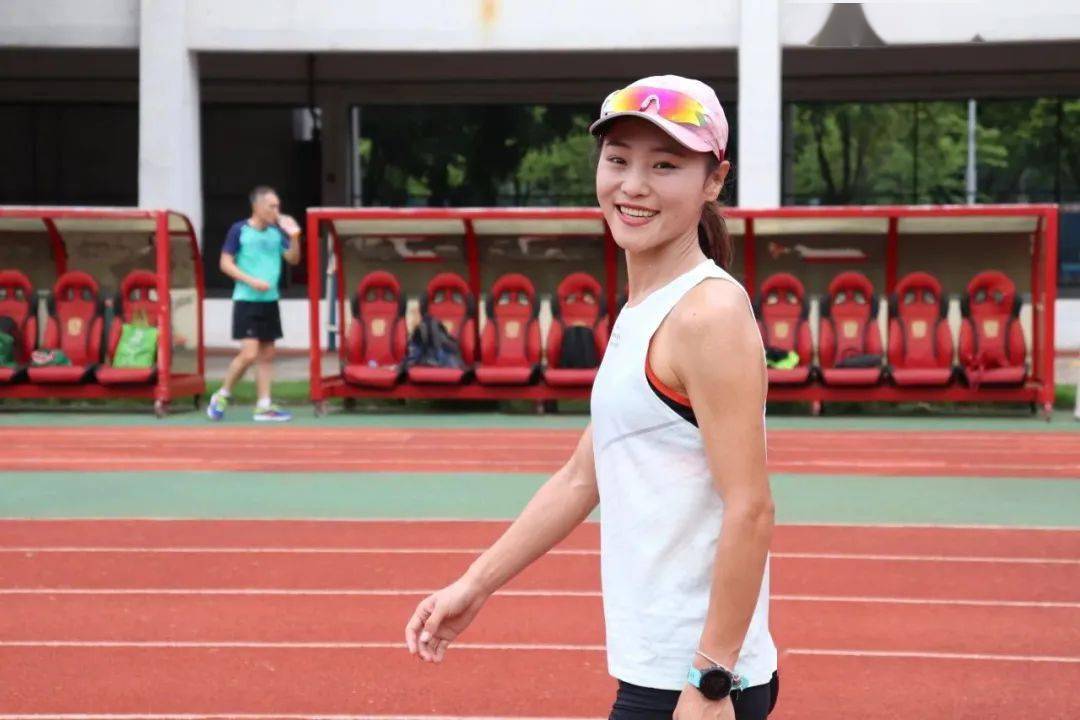 30岁殷晓雨半马100冠在梅马实现!夺冠率高达86%!_马冠军_梅州_康复