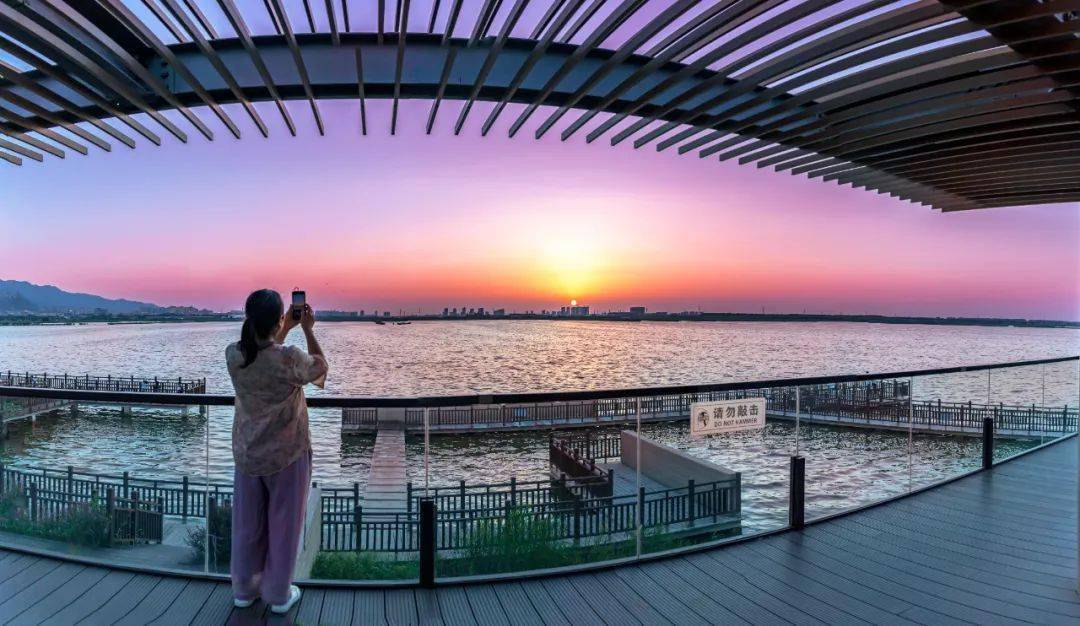 《非遗在荷塘》11,梁淑绒——《和谐家园》12,梁淑绒——《伍姓湖晨曦