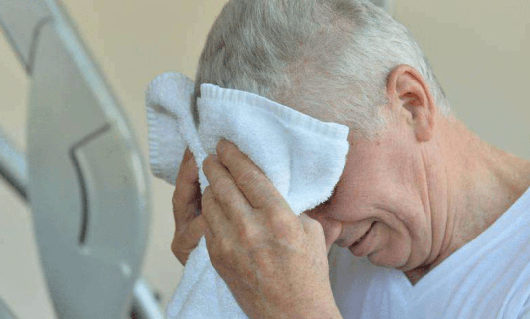 入冬后,60岁以上老人要注意这些方面_疾病_病人_呼吸系统