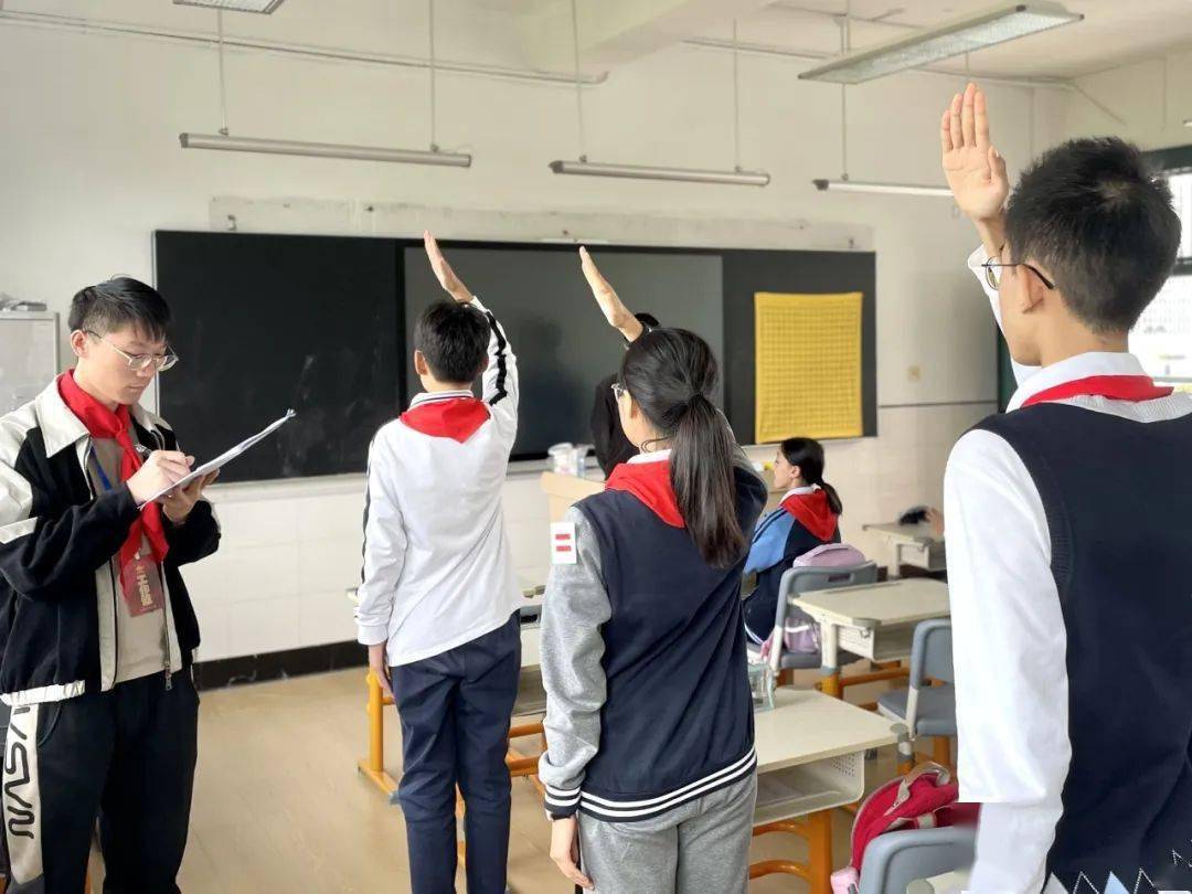 活动_少先队员_红领巾