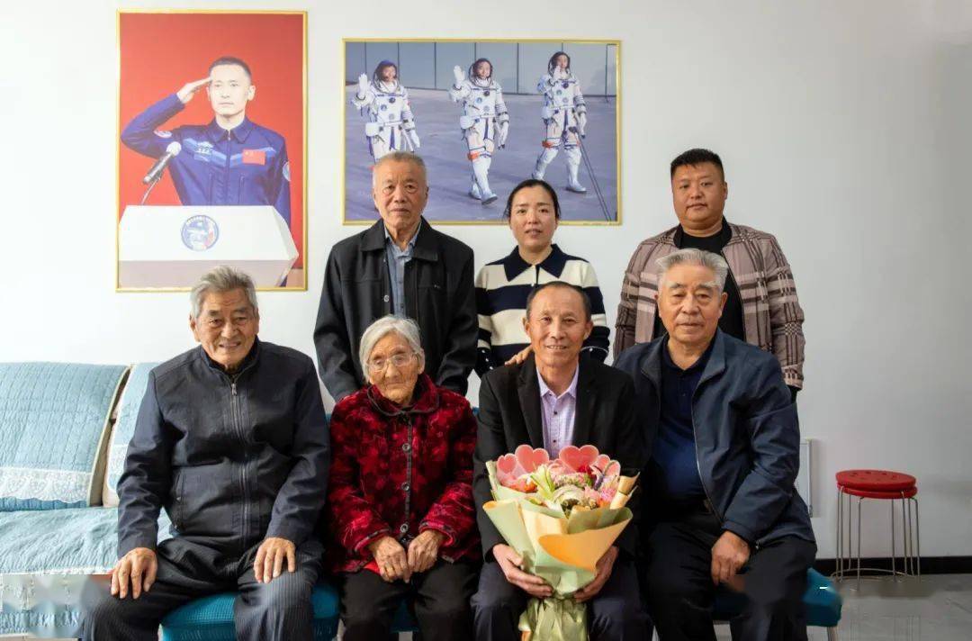 航天员朱杨柱家里来了一群小记者_时候_李瑞林_什么