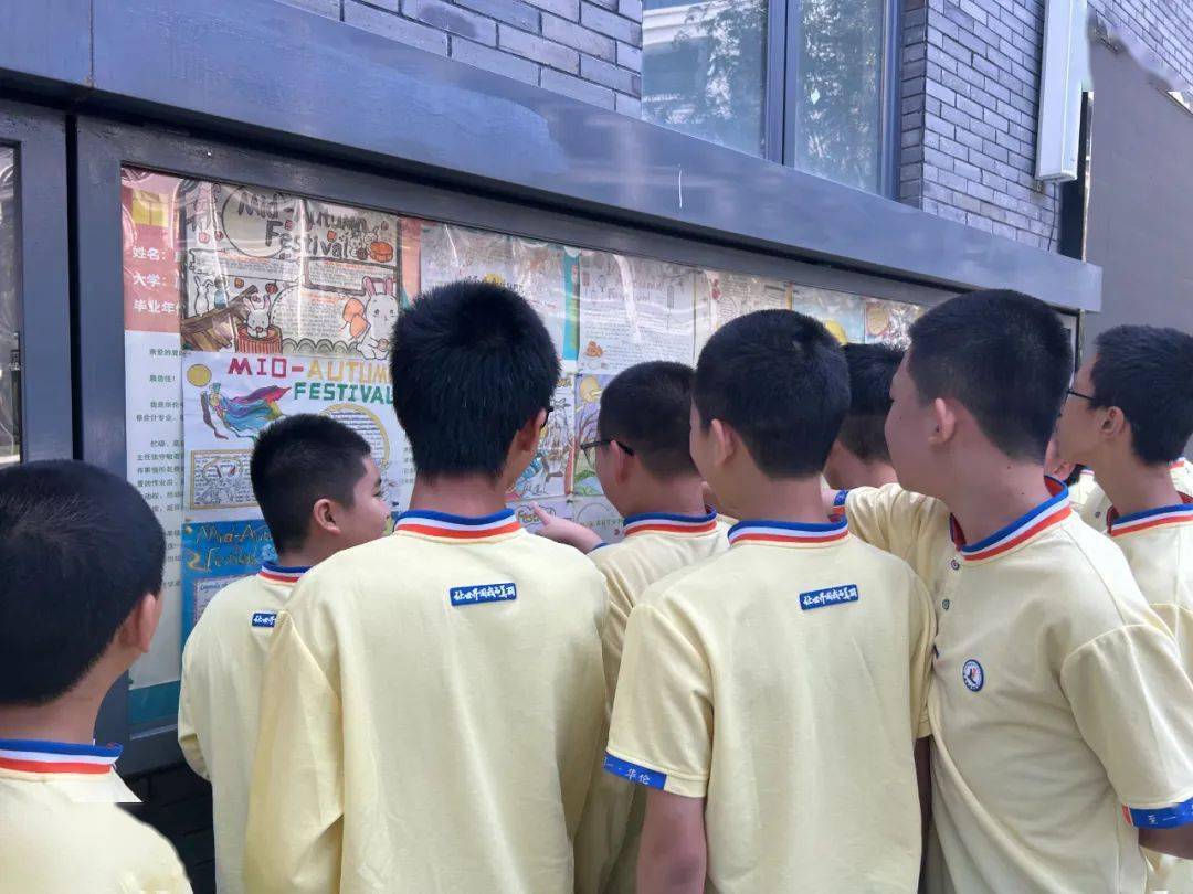 在创作的过程中,大家不仅感受到祖国翻天覆地的变化,更为生在一个强大