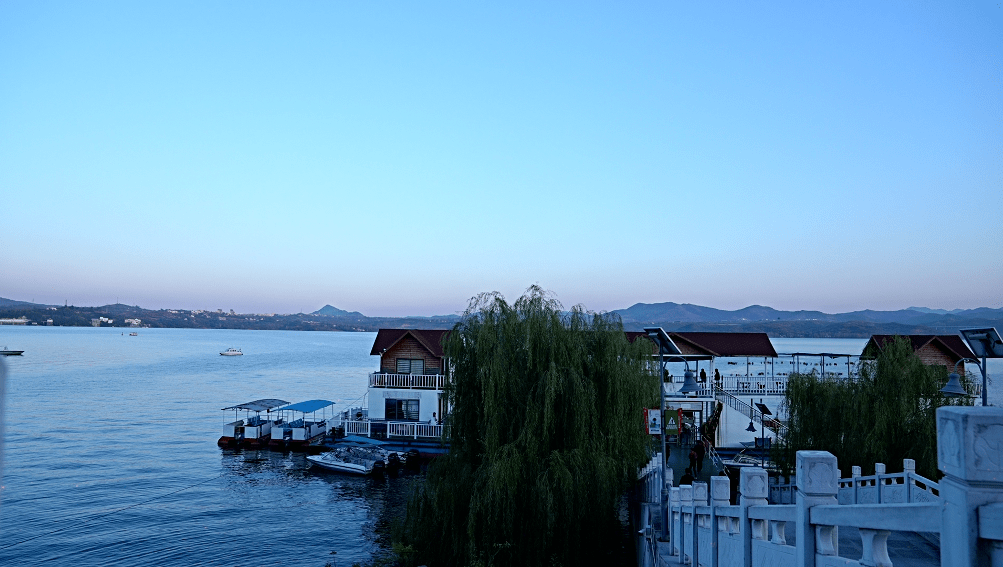 秋景来的浓烈而又短暂趁着秋阳正好,寒冬未至来陆浑湖吧邂逅这最美的