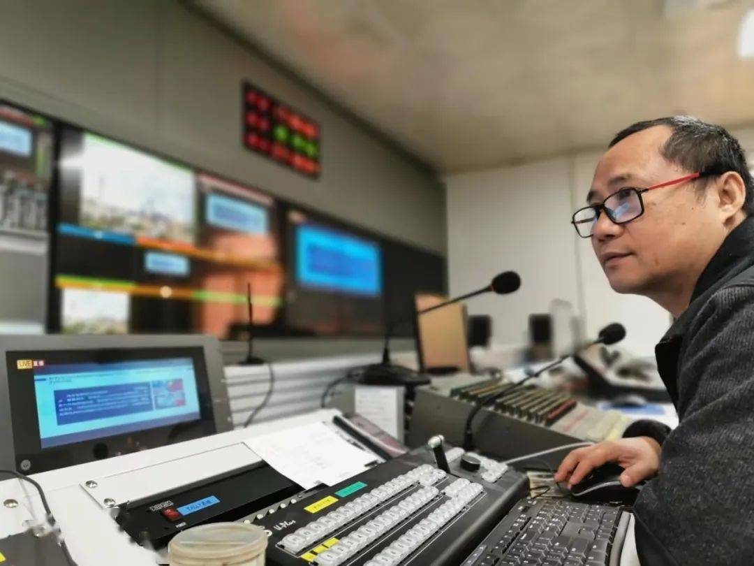 吕明华老师导播七一晚会李建平老师带领学生助理团队在云南采访帮扶