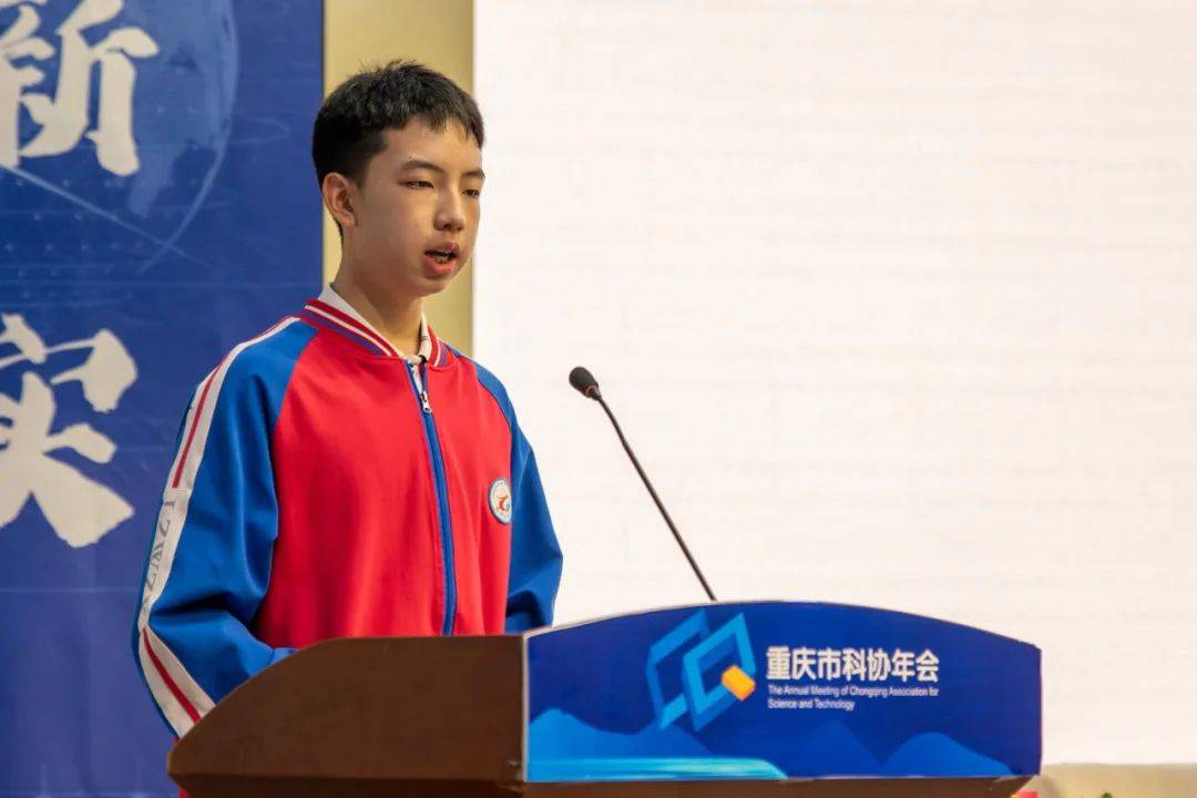 图|巴南区龙洲湾初级中学校李家乐科学的发展日新月异,带给青少年们