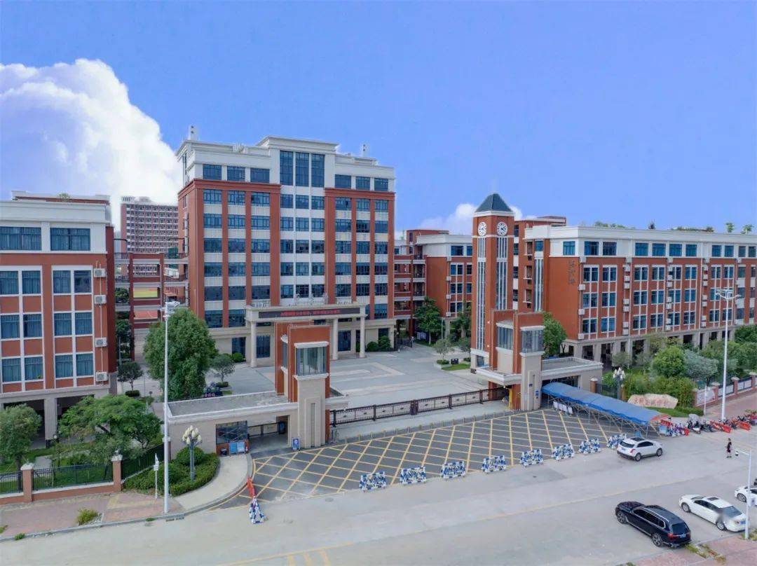 登上"16米巨兽"啊!